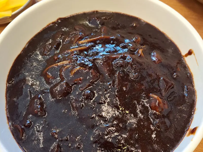 윤기가 흐르는 짜장면