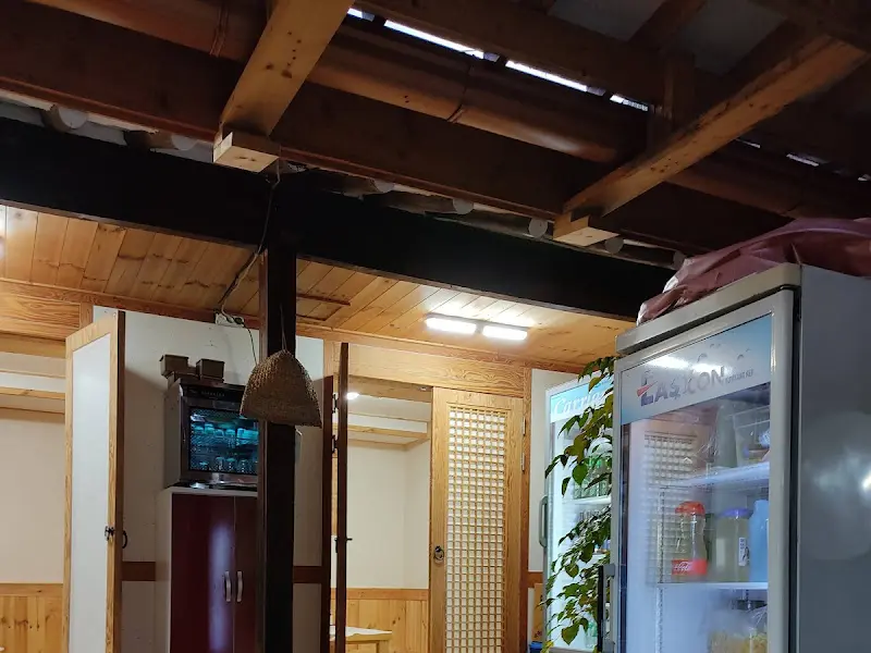 정겨운 분위기의 식당 내부