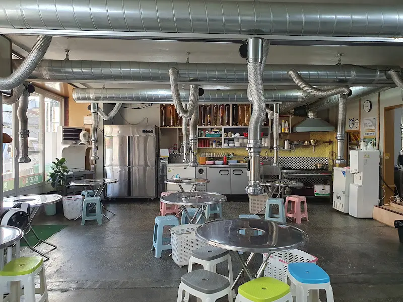 정겨운 분위기의 옛날고기집 내부