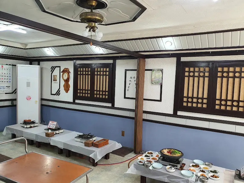 화촌식당 내부