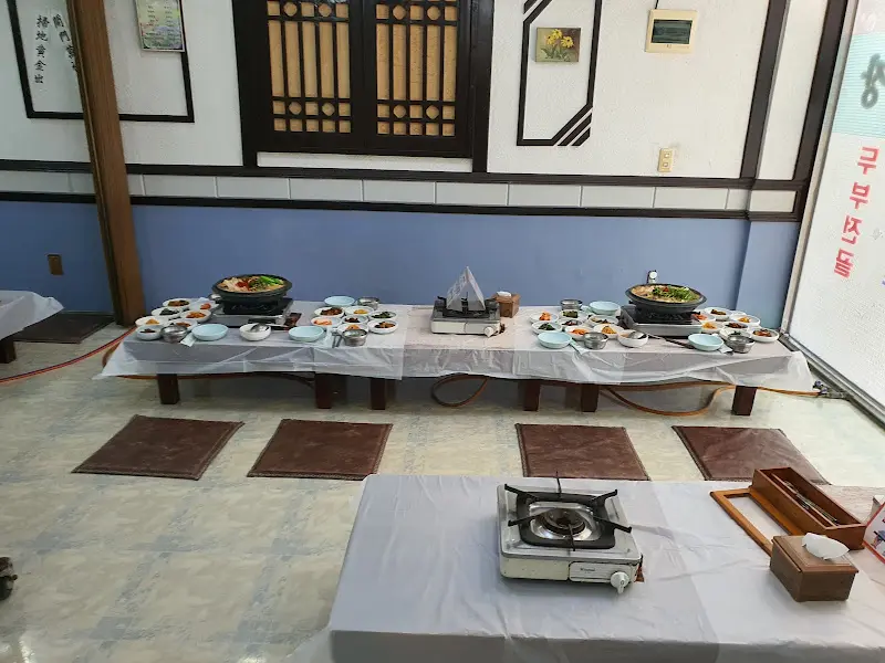 화촌식당 내부