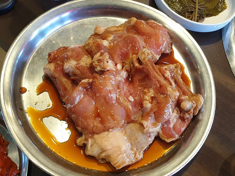 윤기가 좌르르 흐르는 닭갈비