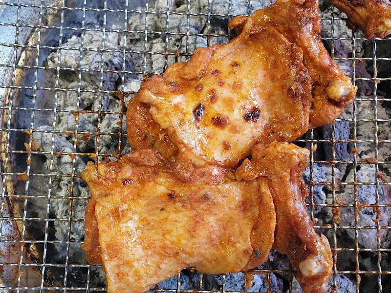 숯불에 구워진 닭갈비
