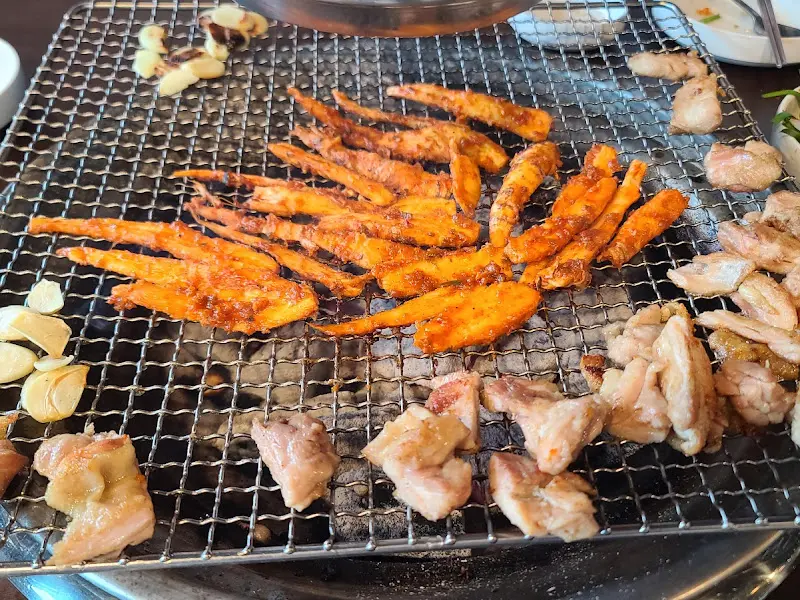 닭갈비와 마늘의 환상적인 조합