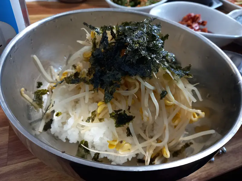 푸짐한 콩나물 비빔밥