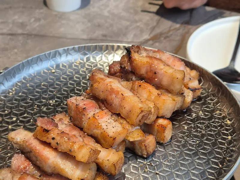 잘 구워진 삼겹살