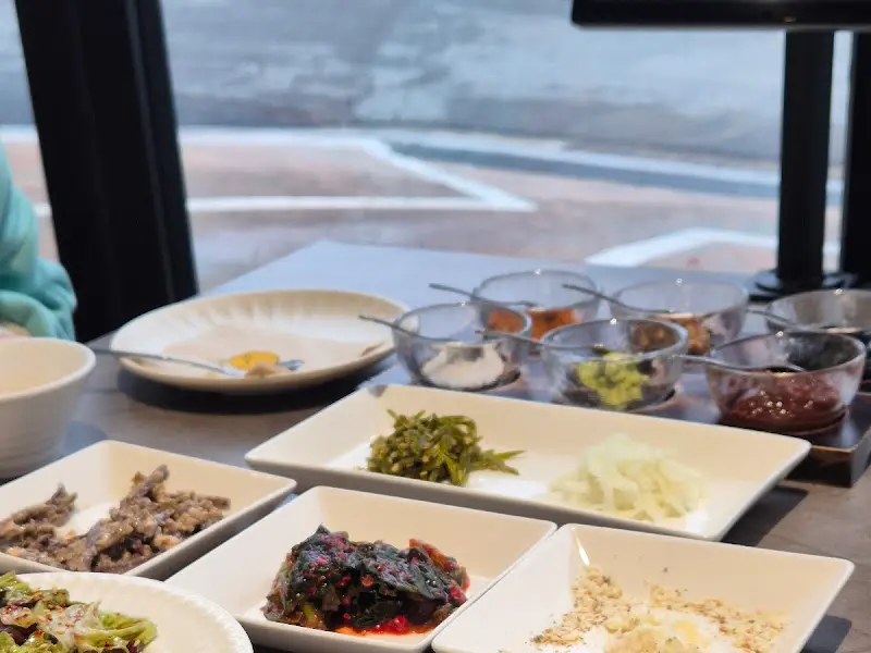 정갈하게 차려진 밑반찬