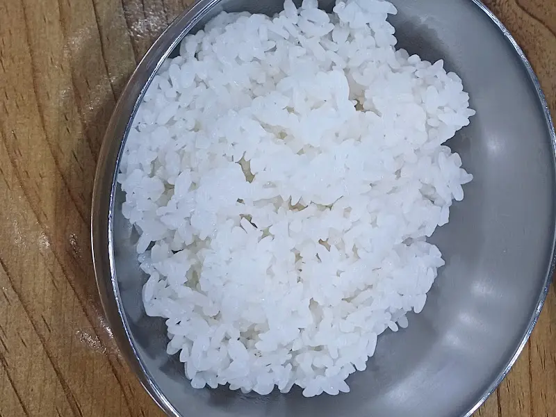 윤기가 자르르 흐르는 흰 쌀밥