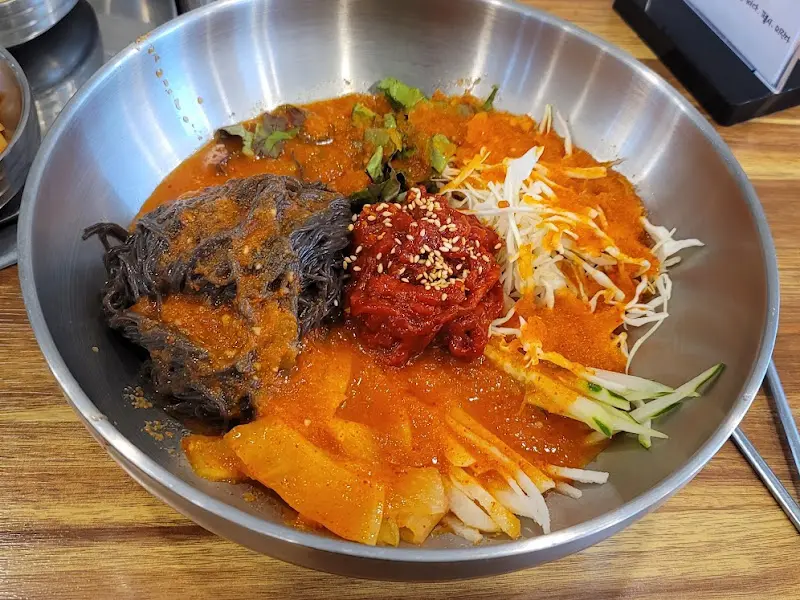 푸짐한 한우육회물회의 비주얼