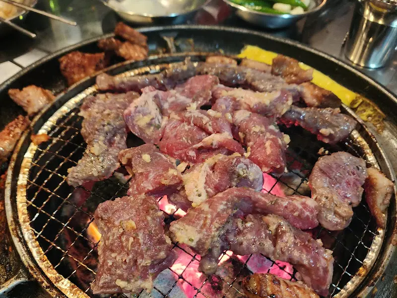 불판 위의 마늘갈매기살