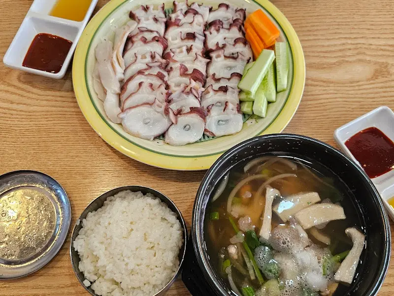 문어숙회와 문어국밥