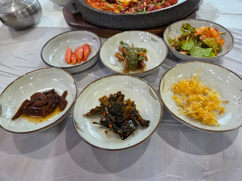 황태구이와 밑반찬의 조화