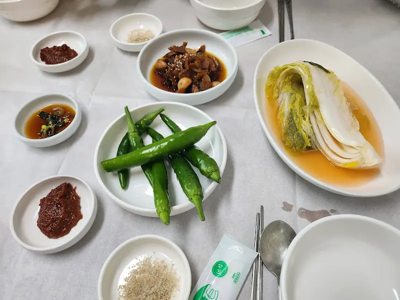 정갈하게 차려진 밑반찬