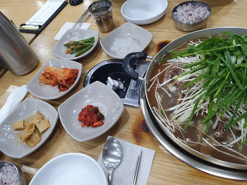 불고기와 다양한 밑반찬