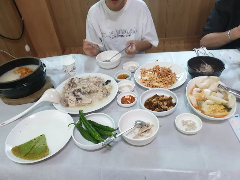 옹기종기 한 상 차림