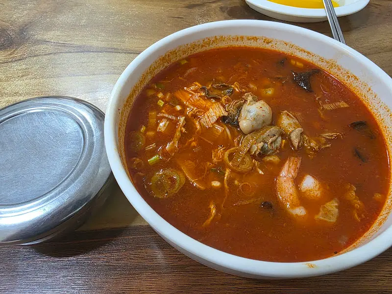 굴짬뽕 한 상 차림