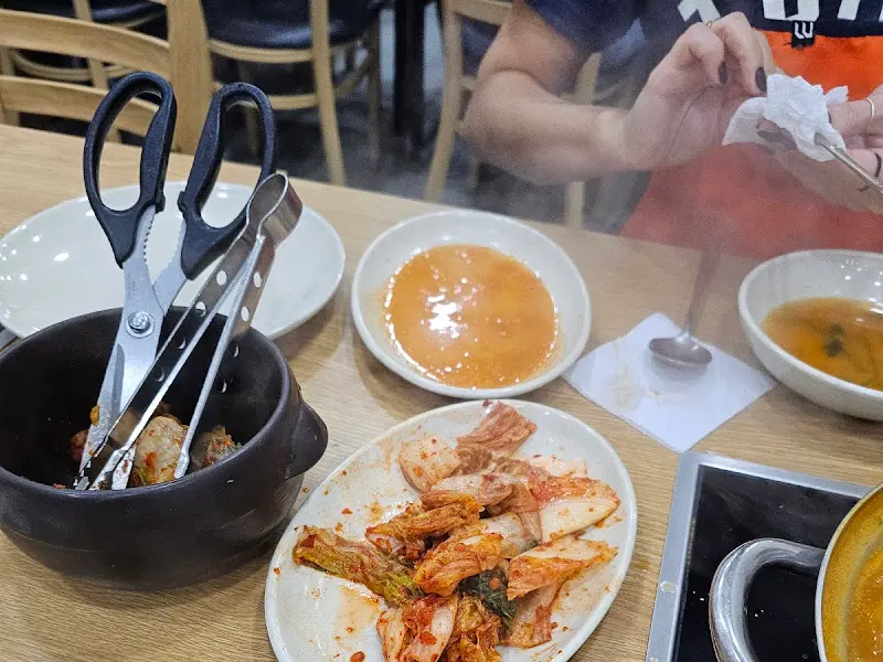 겉절이 김치와 샤브샤브 소스