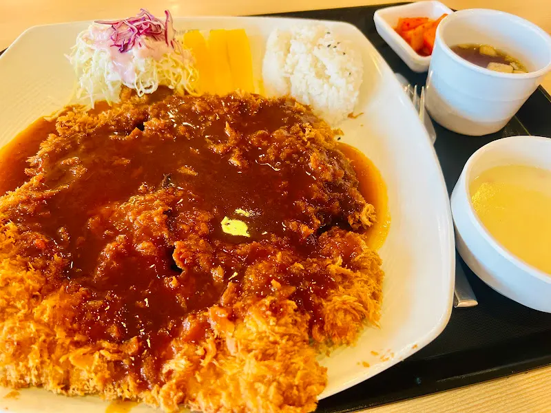 왕돈까스 한 상 차림