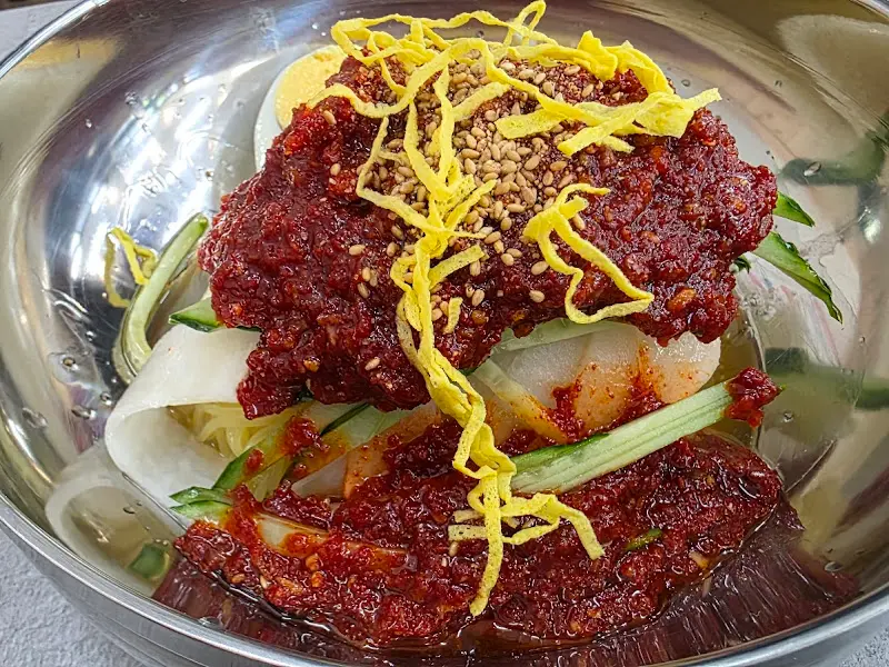 맛깔스러운 비빔밀면
