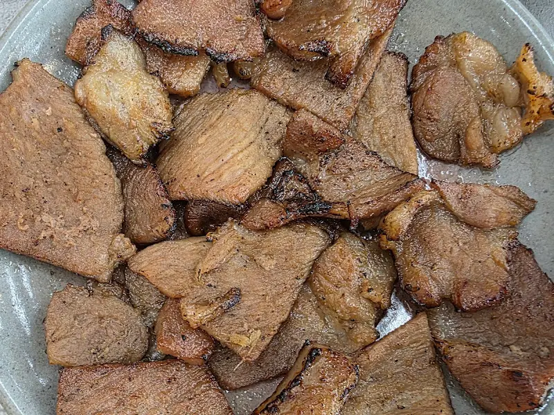 윤기가 좔좔 흐르는 석쇠불고기