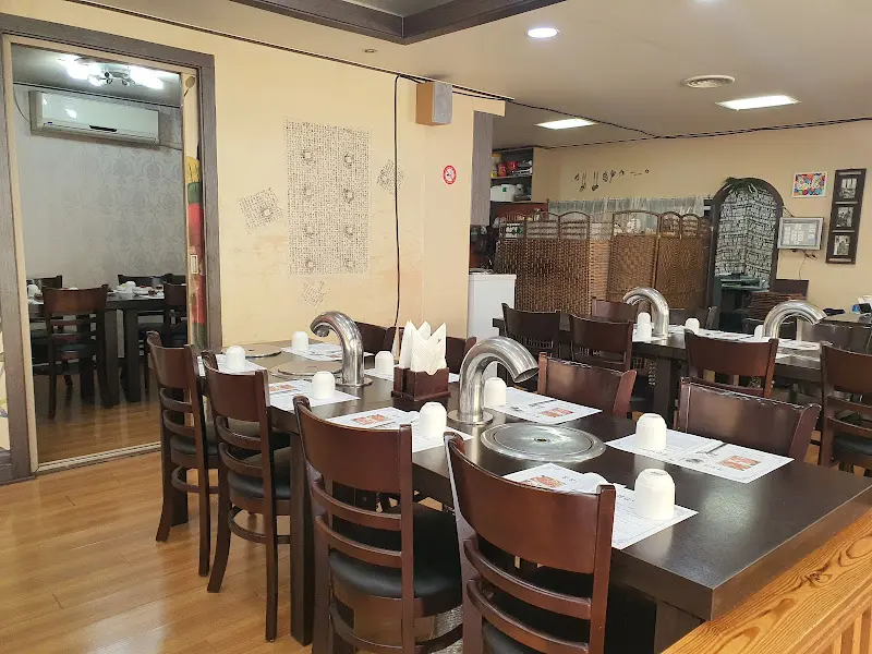 광양불고기(준서네) - 깔끔한 내부 테이블