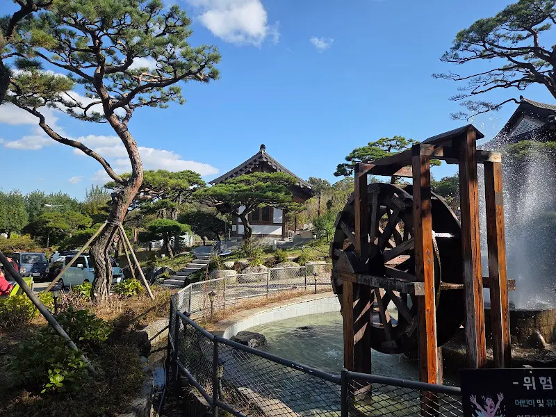 야외 정원의 모습