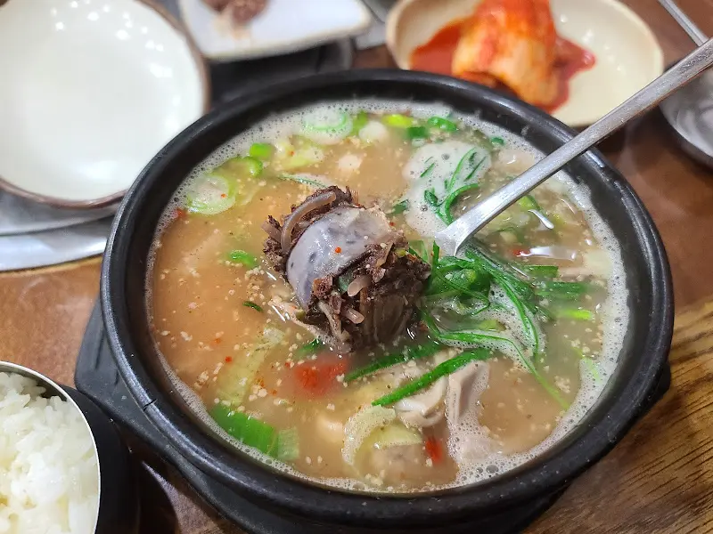 순대국밥에 들어있는 푸짐한 건더기