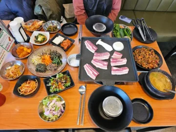 풍요로운 세종 다정동 밥상, 피자와 함께 즐기는 이색 보리밥 맛집 기행