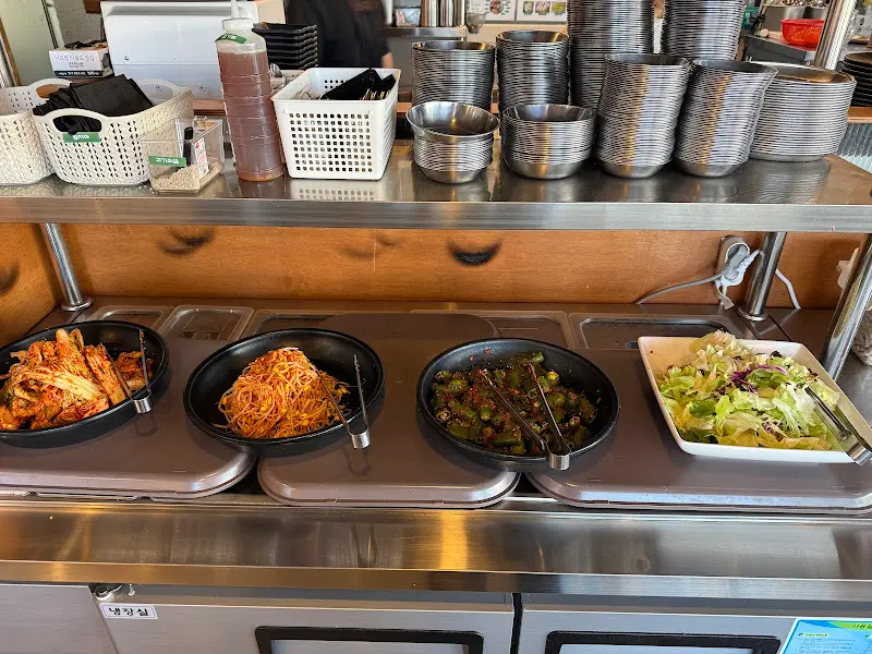 다양한 샐러드바 메뉴