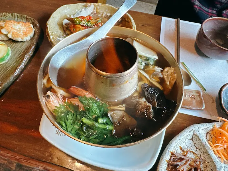 다채로운 한정식 상차림 - 먹음직스러운 전의 모습