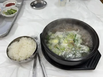 70년 전통의 깊은 풍미, 홍성 홍흥집에서 맛보는 소머리국밥 지역 맛집 순례기