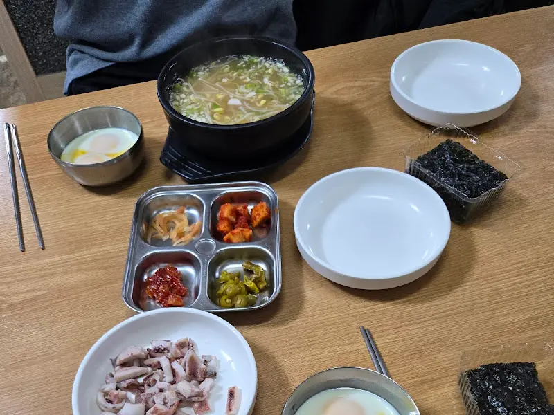 콩나물국밥 한 상 차림