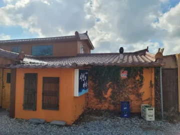 바다 풍경과 전라도 손맛의 조화, 무안 “시인과 바다”에서 발견한 향토 맛집