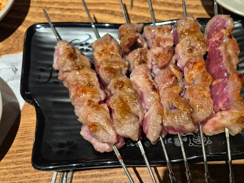 푸짐하게 쌓인 양꼬치