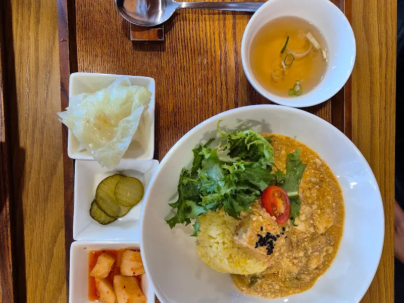 정갈하게 차려진 한 상