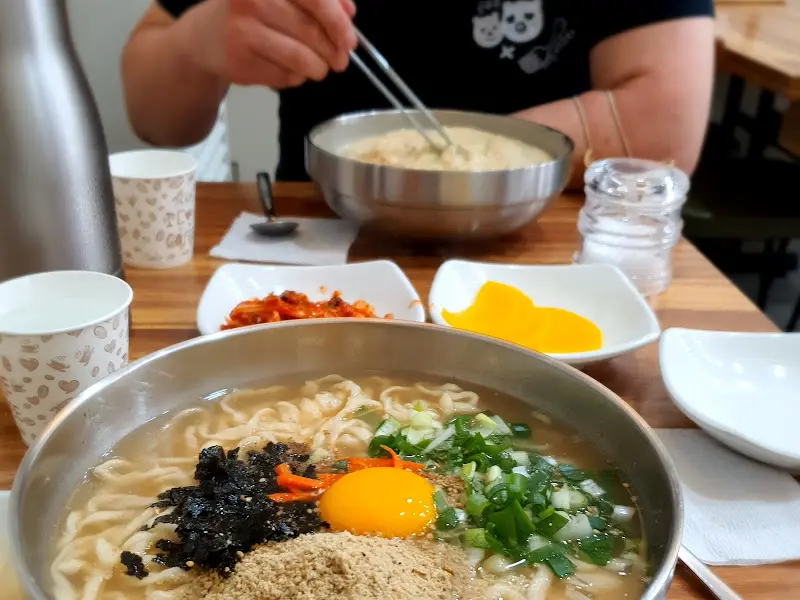 칼국수 면발 클로즈업