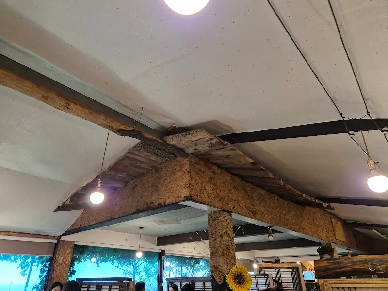 식당 내부 천장