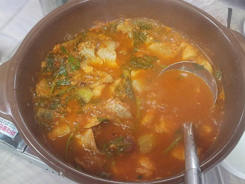 메기매운탕 전체샷