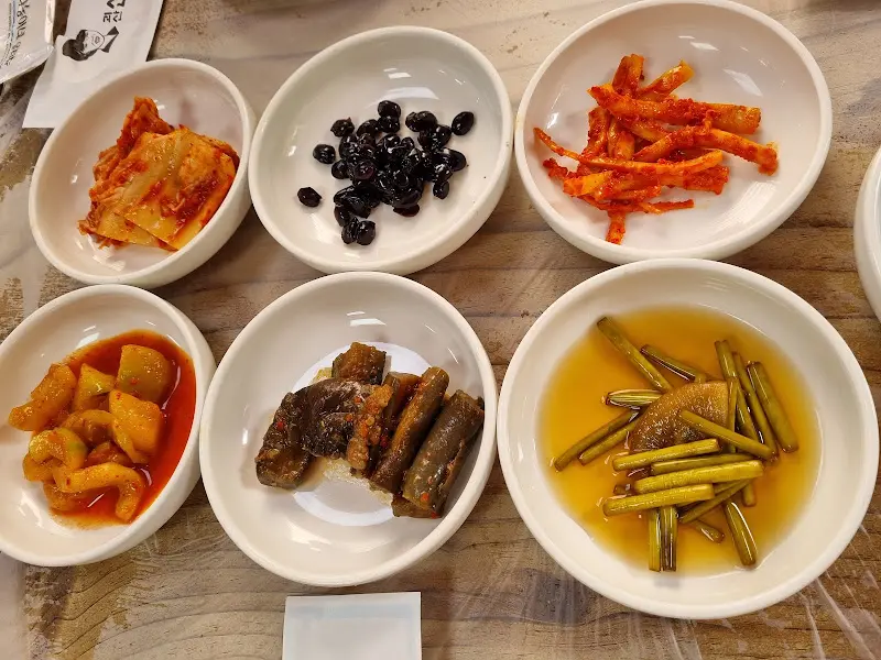 산막이매운탕 밑반찬