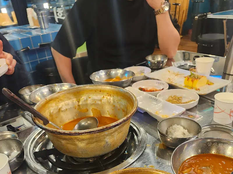보글보글 끓는 김치찌개