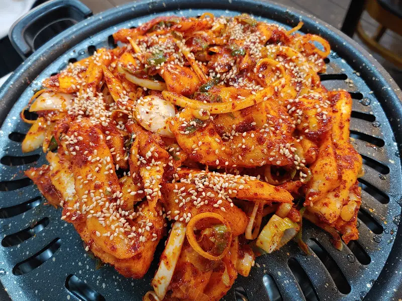 윤기 좔좔 흐르는 더덕구이