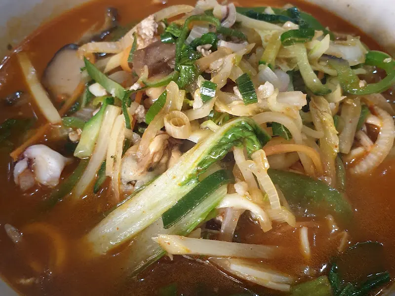 해산물이 푸짐하게 들어간 짬뽕