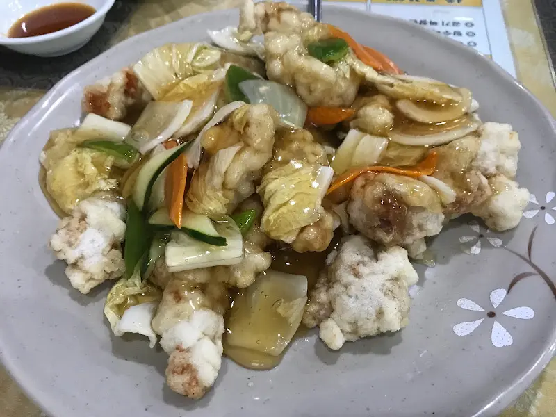 탕수육 위에 뿌려진 소스