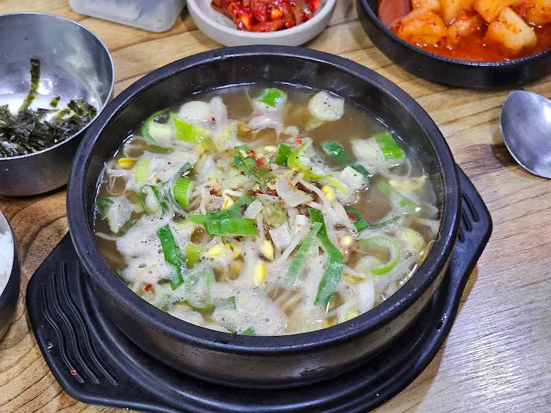 보글보글 끓는 콩나물국밥
