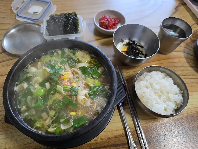 콩나물국밥과 수란