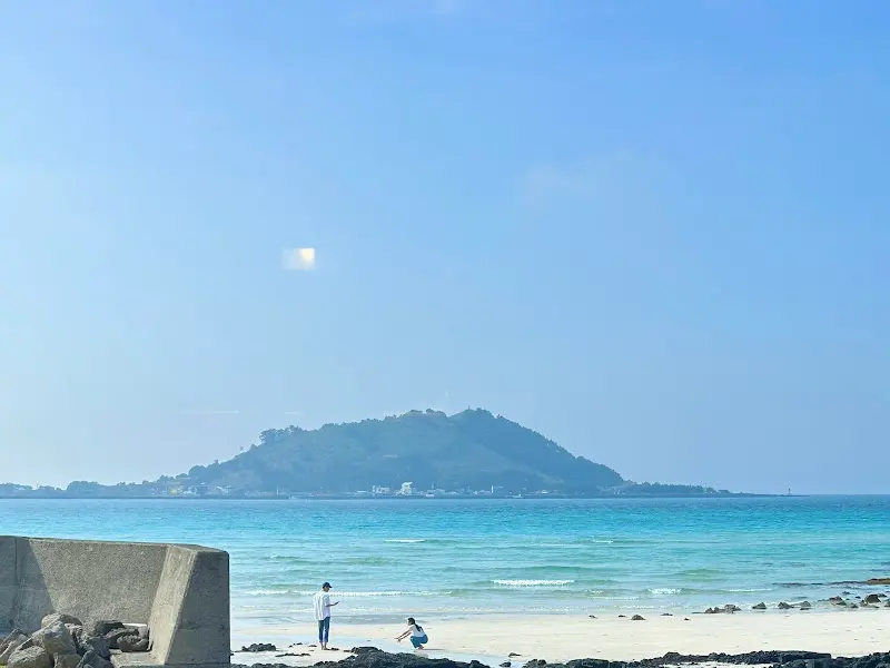 그XX 주변 해변 풍경