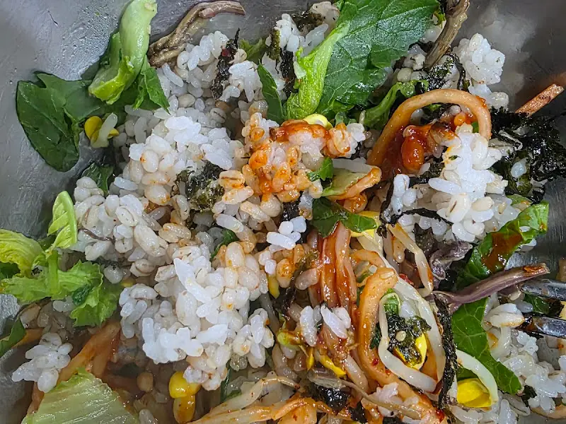 양푼에 담긴 보리밥