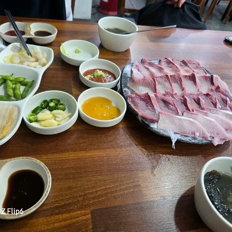 다양한 곁들임과 회