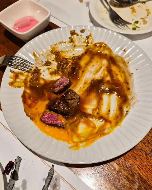 스테이크 덮밥의 흔적