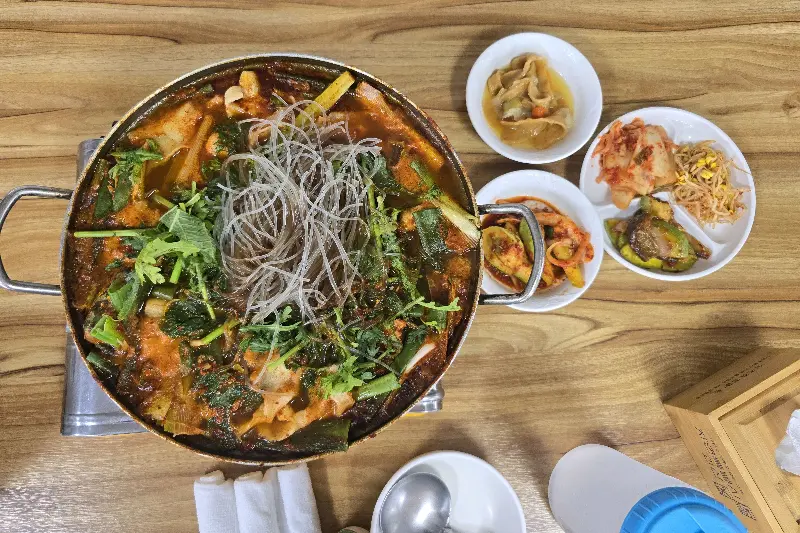 매운탕과 밑반찬